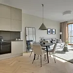 Nadmorski Dwor 800m Od Plazy By Downtown