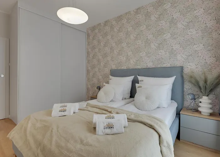 Nadmorski Dwor 800m Od Plazy By Downtown غدانسك